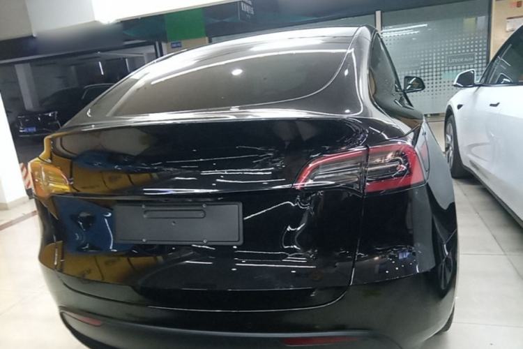Tesla Model Y 2022 — 5
