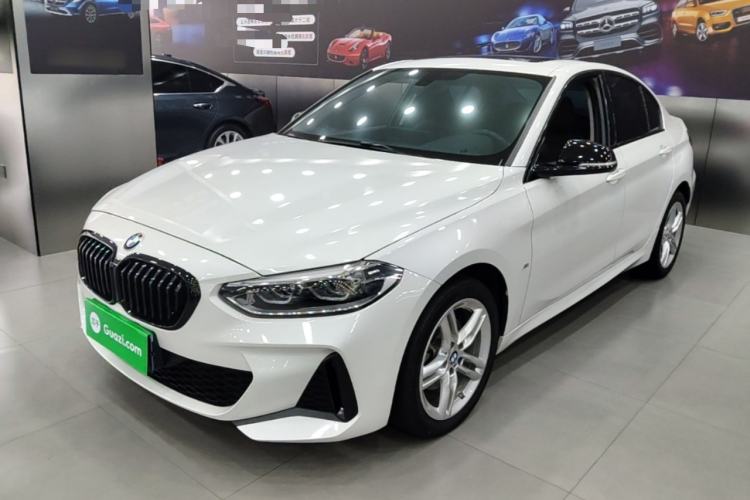 BMW 120i 2023 — фото 1