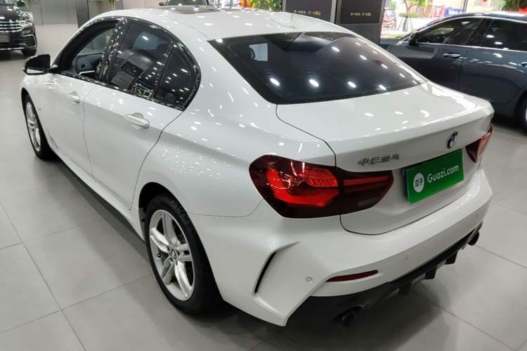 BMW 120i 2023 — фото 4