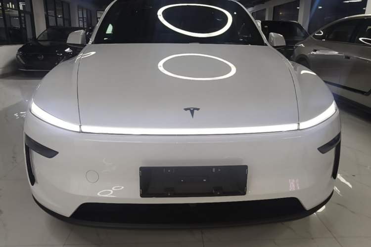 Tesla Model Y 2026 — 2
