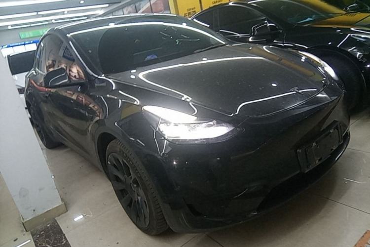 Tesla Model Y 2022 — 3