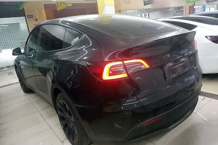 Tesla Model Y 2022 — 4
