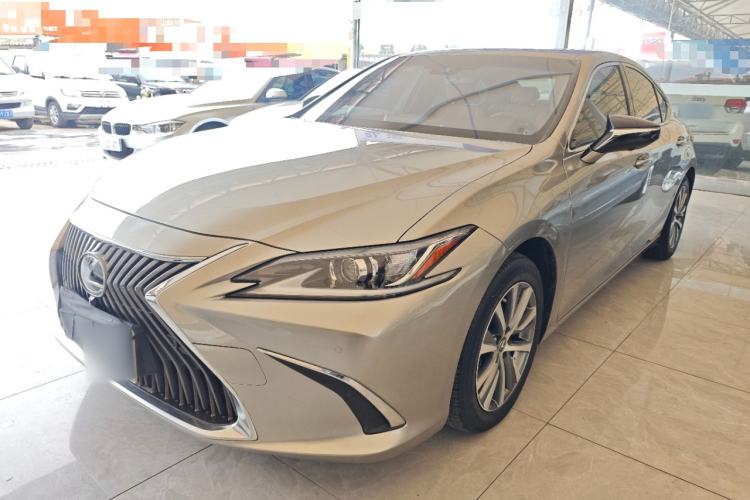Lexus es 2020 — фото 1