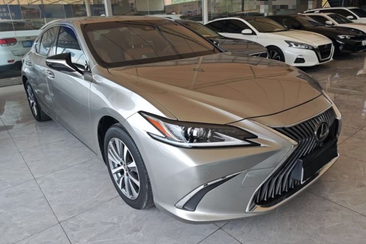 Lexus es 2020 — фото 3