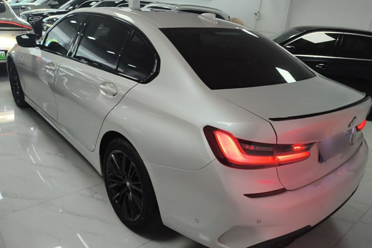 BMW 325Li 2022 — 4