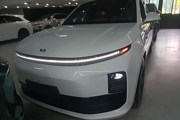 Li Auto L6 2024 — 2