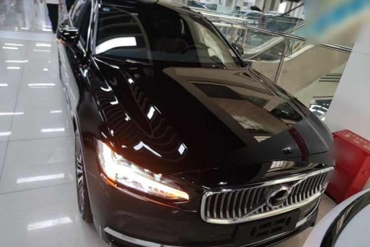 Volvo S90 2024 — 2