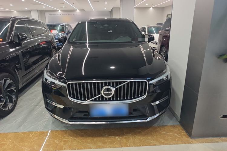 Volvo XC60 2022 — фото 2