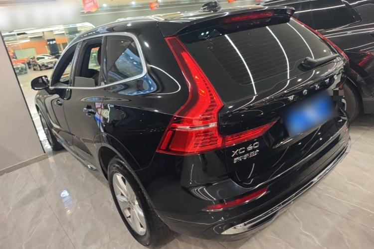 Volvo XC60 2022 — фото 4