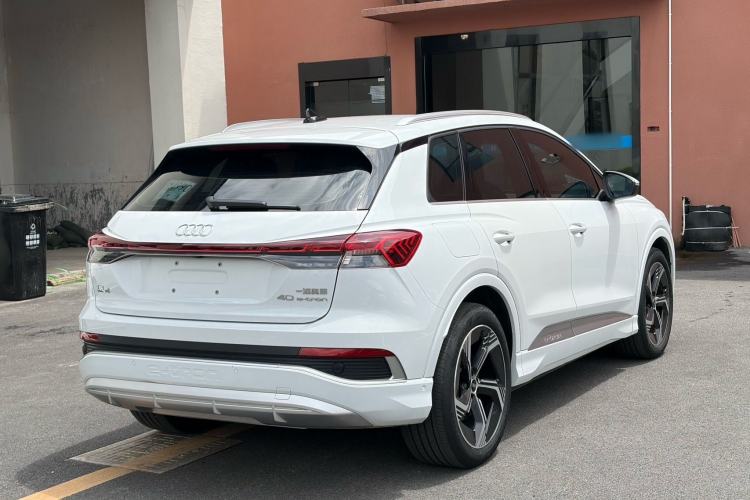 Audi Q4 e-tron 2023 — фото 4