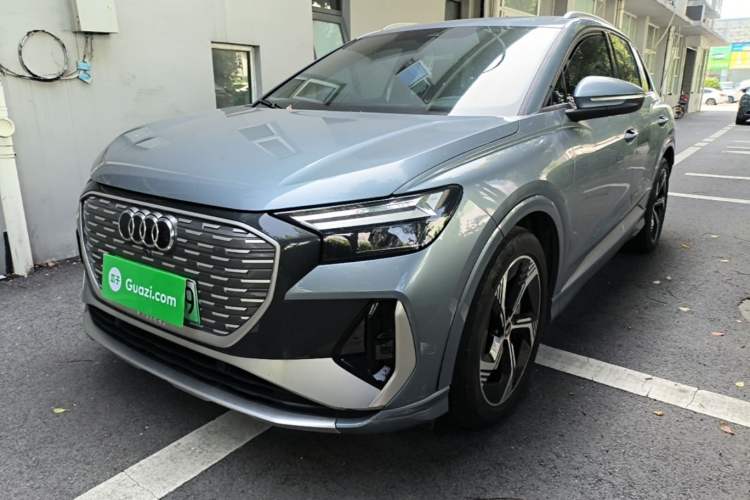 Audi Q4 e-tron 2023 — фото 1