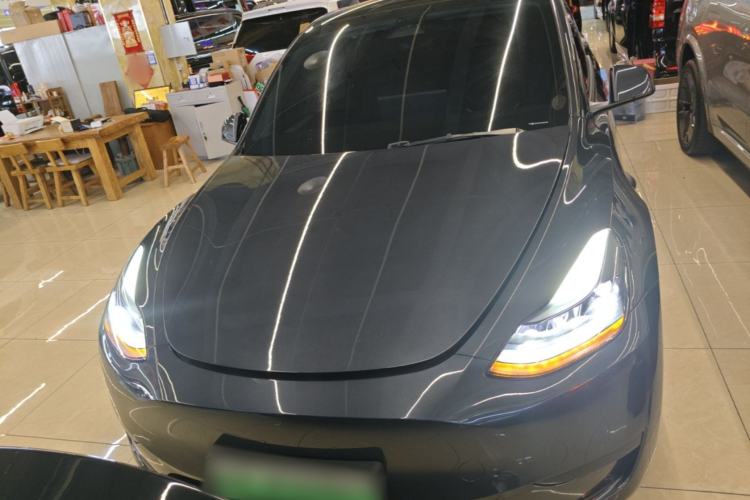 Tesla Model Y 2024 — 2