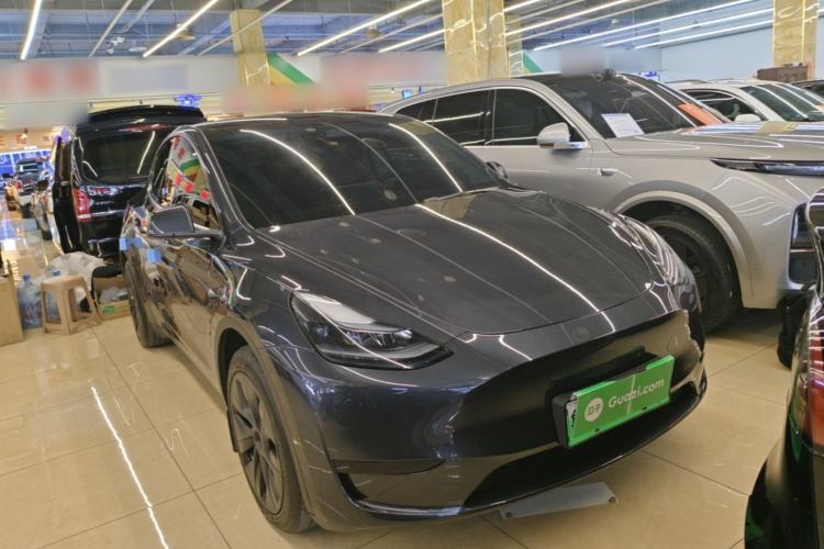 Tesla Model Y 2024 — 3