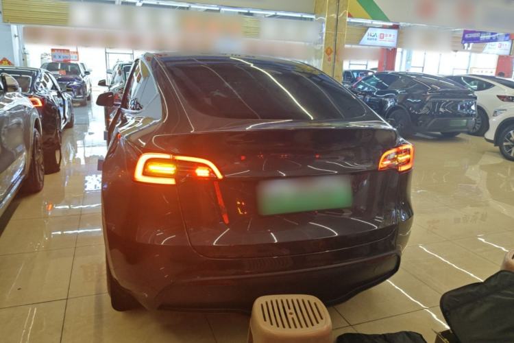 Tesla Model Y 2024 — 5