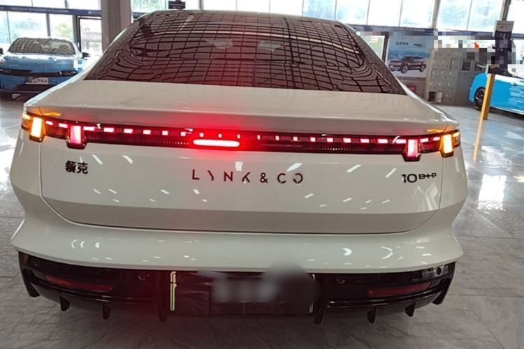 Lynk & Co 10 EM-P 2025 — 5