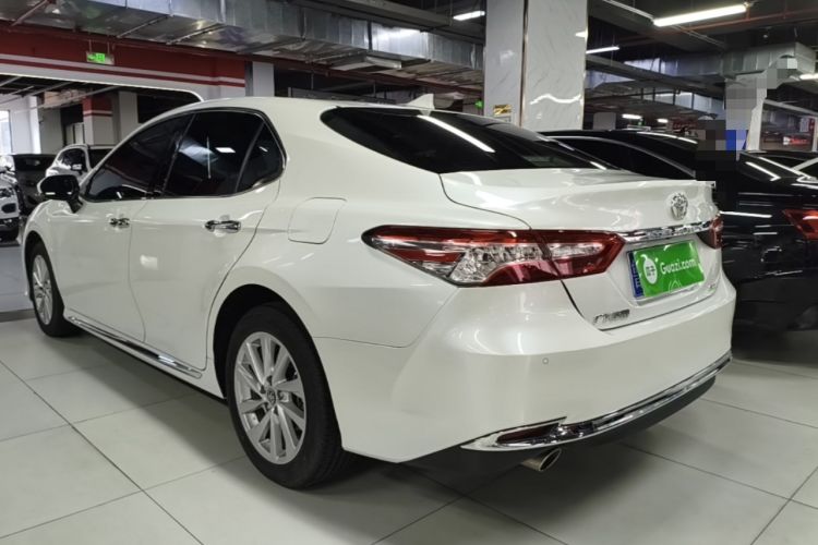 Toyota Camry 2023 — 4