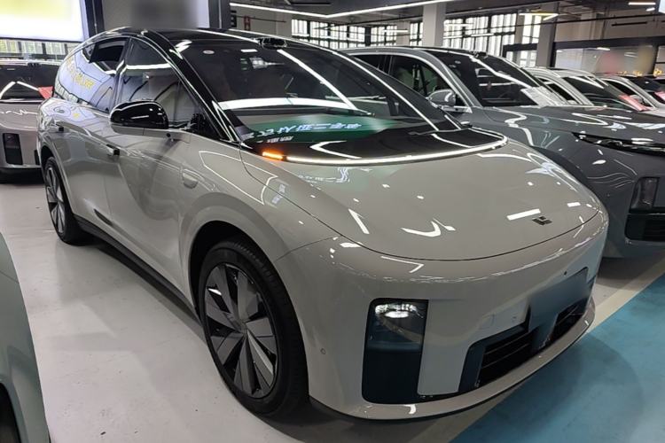 Li Auto i8 2025 — 3