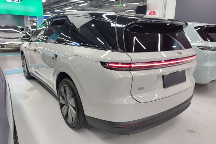 Li Auto i8 2025 — 4