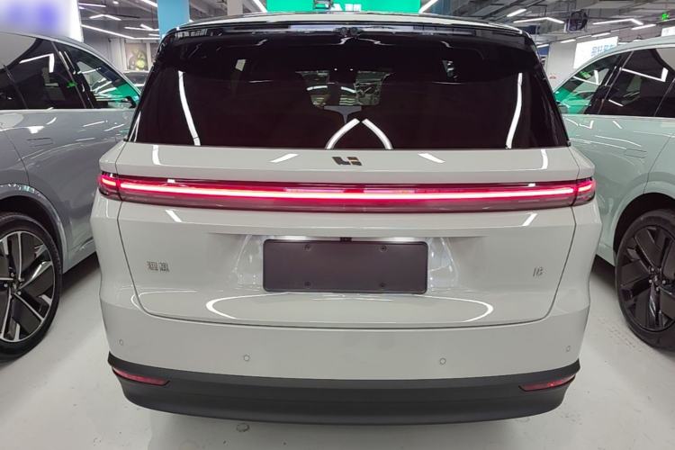 Li Auto i8 2025 — 5