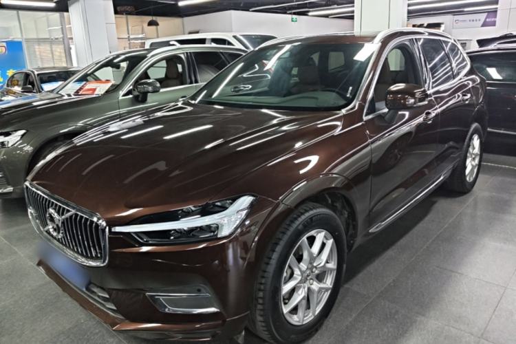 Volvo XC60 2021 — фото 1