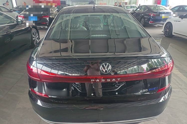 Volkswagen Passat 2025 — 5