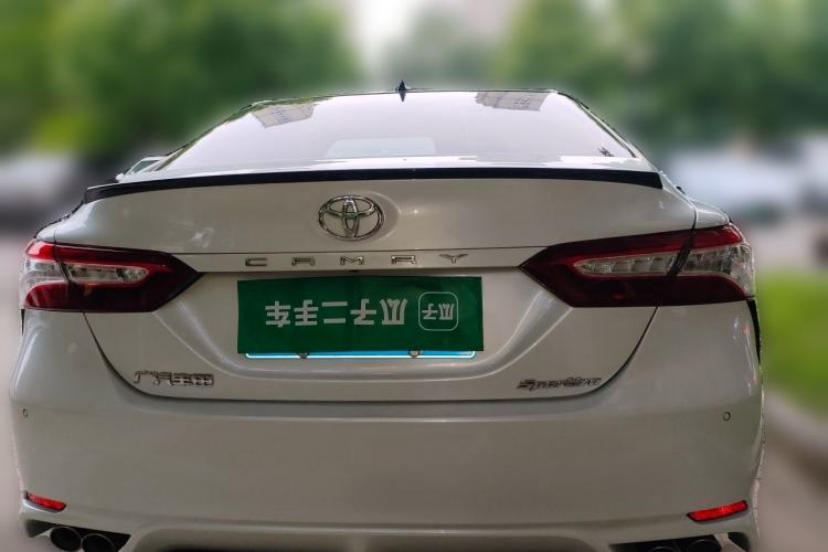 Toyota Camry 2021 — 3