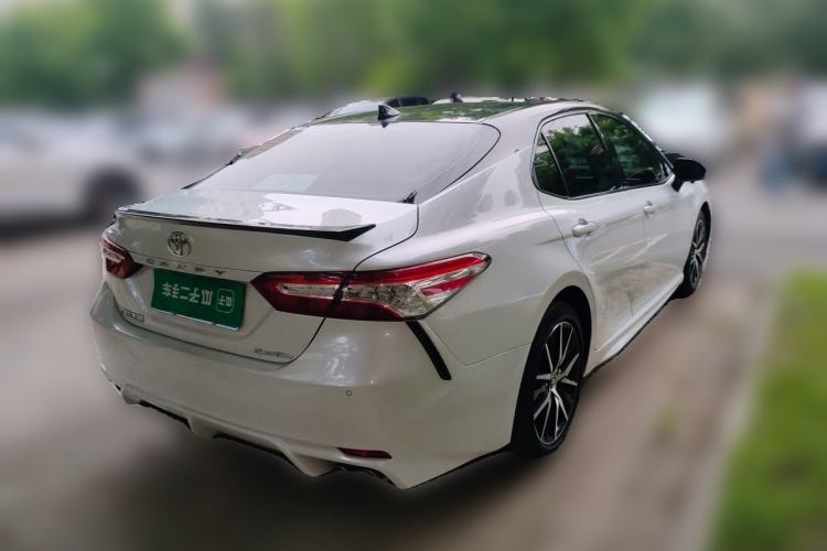 Toyota Camry 2021 — 4