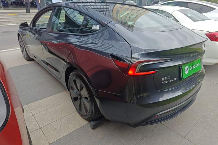 Tesla Model 3 2023 — 4