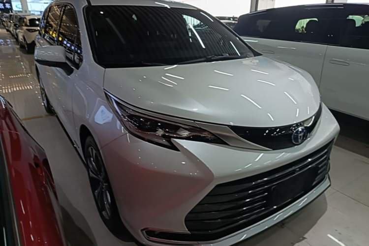 Toyota Sienna 2023 — 3