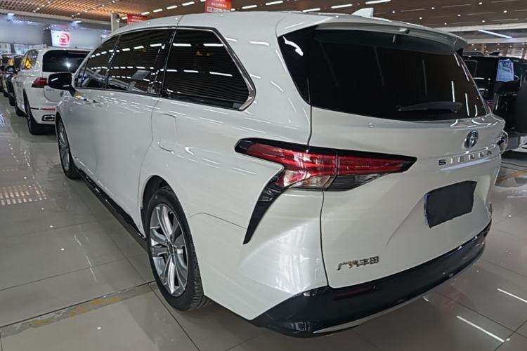 Toyota Sienna 2023 — 4