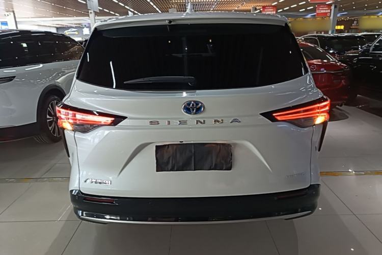 Toyota Sienna 2023 — 5