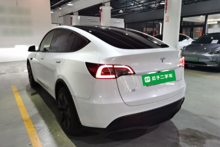 Tesla Model Y 2024 — 4