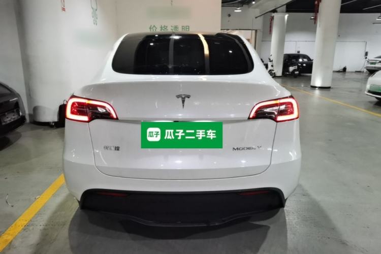 Tesla Model Y 2024 — 5