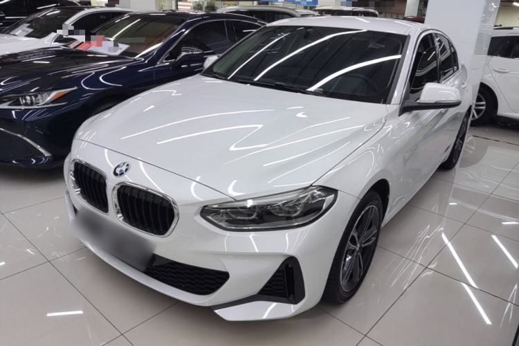 BMW 120i 2021 — фото 1