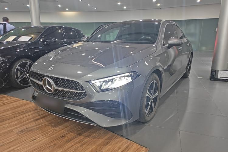 Mercedes-Benz A 200 L 2023 — фото 1