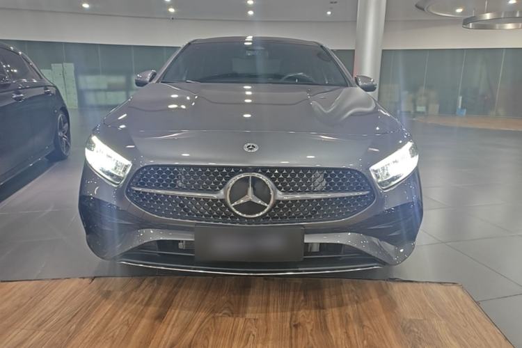 Mercedes-Benz A 200 L 2023 — фото 2