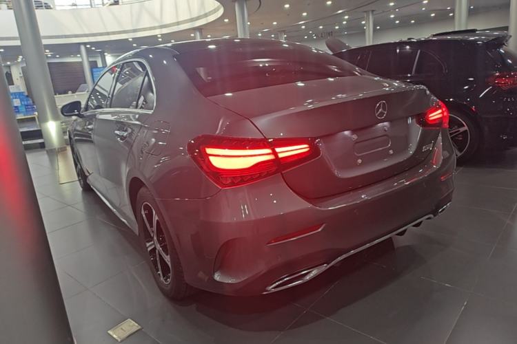 Mercedes-Benz A 200 L 2023 — фото 4