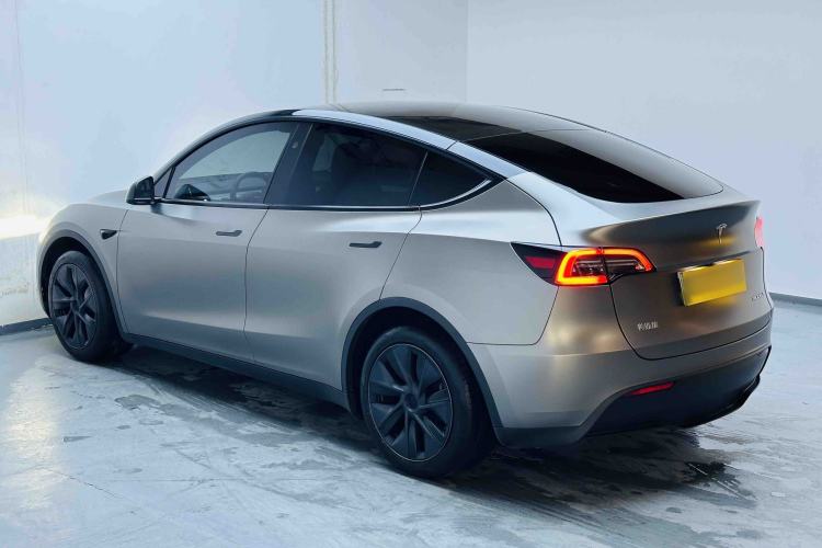 Tesla Model Y 2024 — фото 4