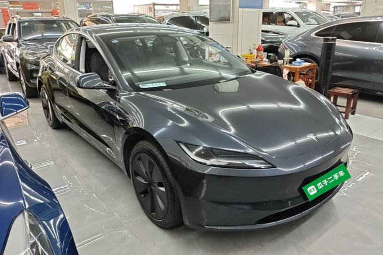 Tesla Model 3 2025 — 3