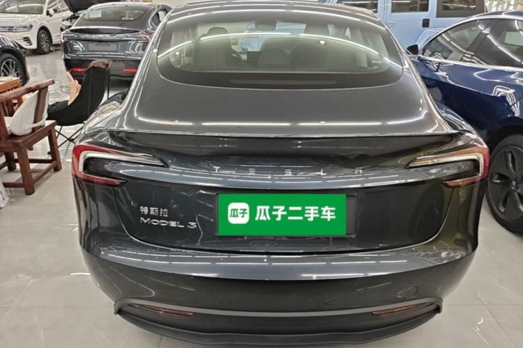 Tesla Model 3 2025 — 5