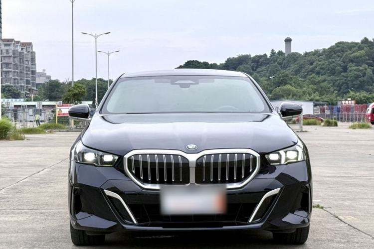 BMW 530Li 2024 — фото 2