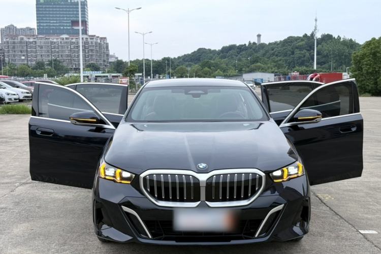 BMW 530Li 2024 — фото 3