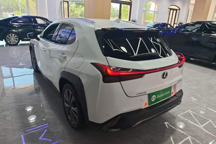 Lexus UX 200 2020 — 4