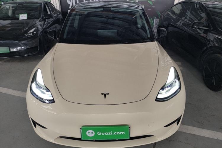 Tesla Model Y 2024 — 2