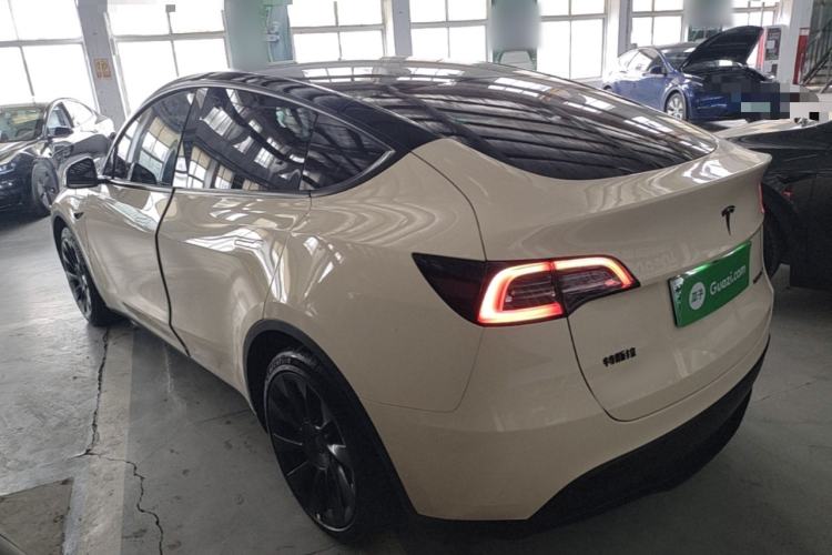 Tesla Model Y 2024 — 4