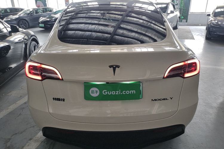 Tesla Model Y 2024 — 5
