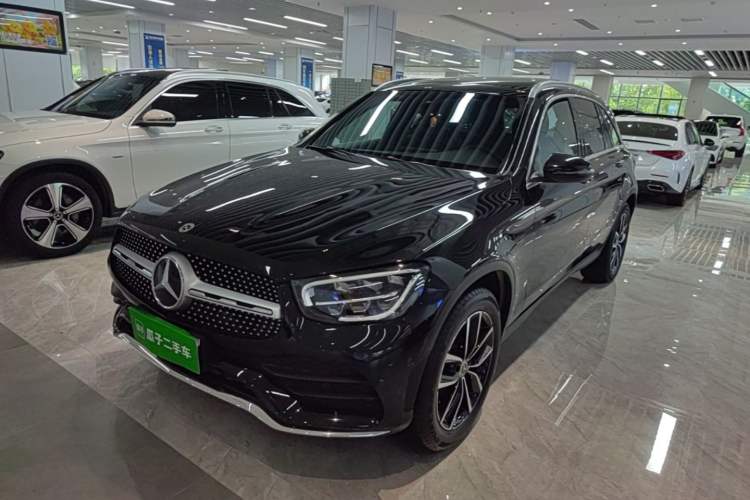Mercedes-Benz GLC 260 L 2022 — фото 1