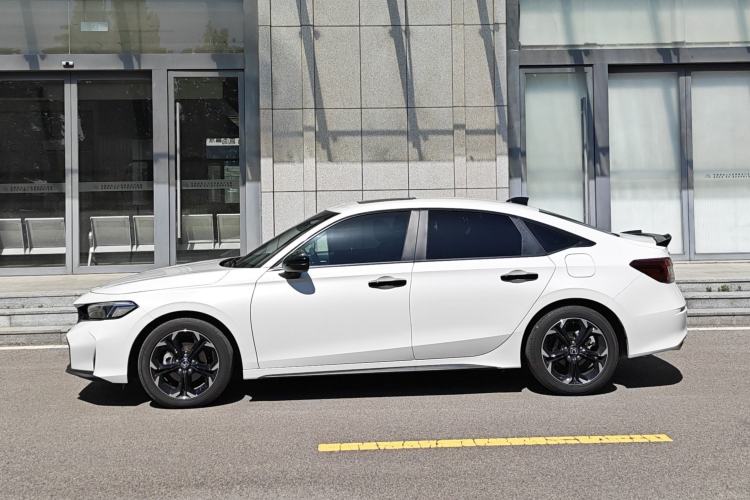 Honda Civic 2025 — 3