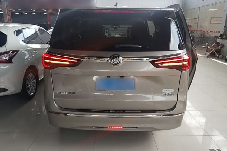Buick GL8 2023 — 5