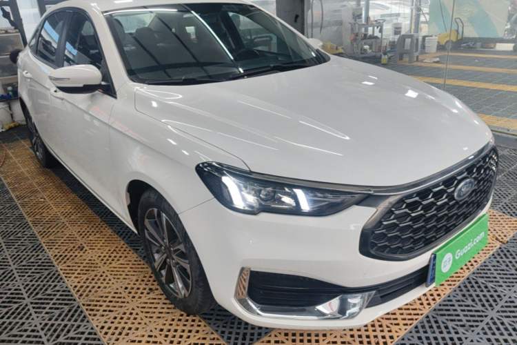 Ford Escort 2021 — 3